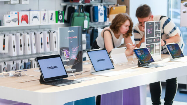 Sales of Apple devices in Moscow